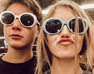 �������